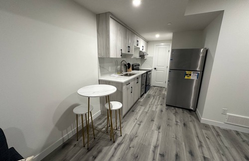 Calgary House | Cozy Newly Built Suite Close to Airport with Free Parking | Separate Entrance