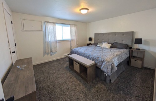 Ashwaubenon House | Cozy Newly Remodeled Two-Bedroom Townhouse in Green Bay Near Lambeau!