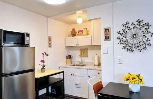 Springfield Apartment | Cozy newly renovated 1bed/1bth/pet friendly