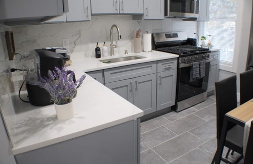 West Side Apartment | Cozy Newly Renovated 3-bed 2-bath minutes to NYC!