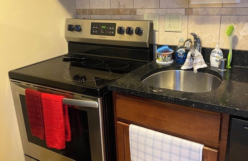 Highland Business Condo | Cozy Nob Hill Condo close to UNM