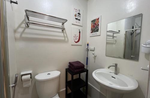 Valencia Apartment | Cozy Nook l Accessible LRT QC l Wifi & Netflix