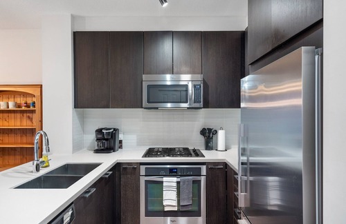 Central Lonsdale Apartment | Cozy North Van Flat in North Vancouver