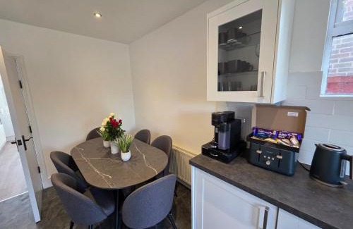 Woodthorpe House | Cozy Nottingham Retreat 4 Beds 7 guests