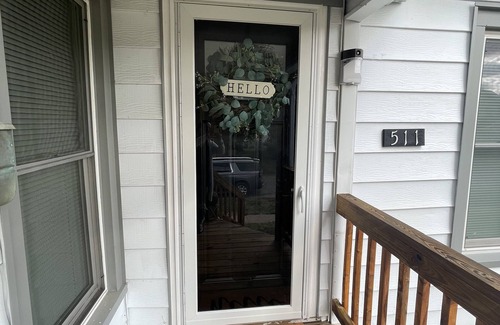 Creston House | Cozy Oak home,n super cute and comfy home located close to restaurants and bars!