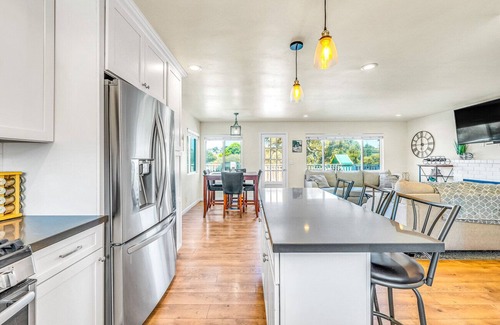 Del Rey Oaks House | Cozy Oaks | A coastal getaway with idyllic scenery!
