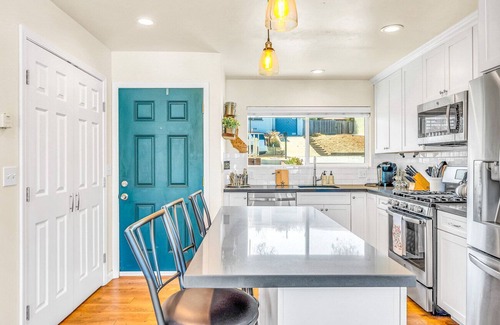Del Rey Oaks House | Cozy Oaks | A coastal getaway with idyllic scenery!
