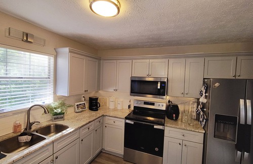 Lithonia House | COZY OASIS , ENTIRE HOUSE IN LITHONIA. 7 Minutes from Stonecrest Mall