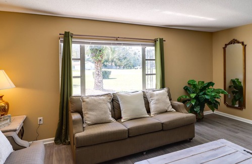 Silver Springs Shores House | Cozy Ocala Home w/ Game Room ~ 11 Mi to Downtown!