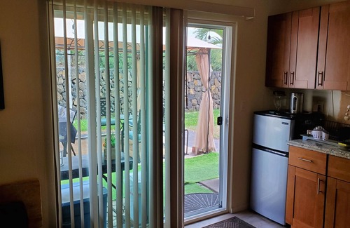 Kailua-Kona Cottage | Cozy Ohana 2bedrm sleeps up to 4. Close to town. Book Now for your 2024 vaca