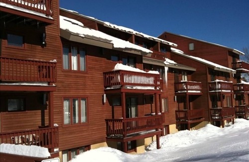 Carrabassett Valley Apartment | Cozy~ON LIFT~Studio~Sugarloaf Views~Walk to it All!