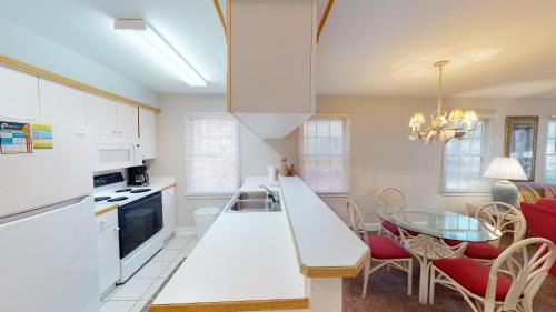 Pawleys Island House | Cozy One Bed Suite at Pawleys Plantation