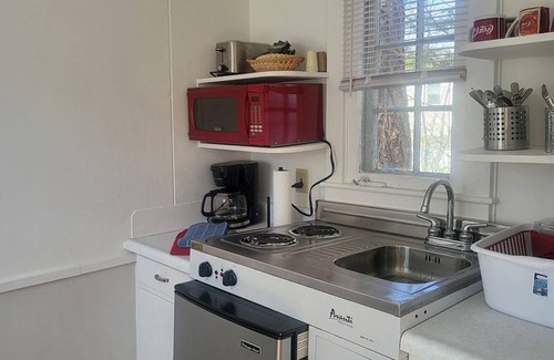 Ocean Park Cottage | Cozy one bedroom cottage, 50 feet from the beach in OOB.