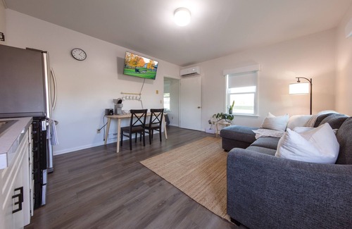 Apple Creek House | Cozy one bedroom apartment with attached garage.