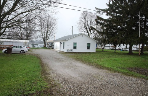 Apple Creek House | Cozy one bedroom apartment with attached garage.