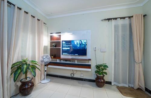 Kireka Apartment | Cozy One Bedroom Apartment with Fast Fibre Wifi, Netflix, Hot Showers, Furnished Kitchen