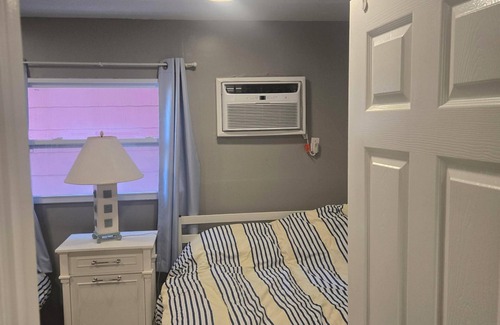 Wildwood Hotel | COZY ONE BEDROOM CONDO WITH POOL! BEACH, RESTAURANTS, BOARDS. NO CLEANING FEE n