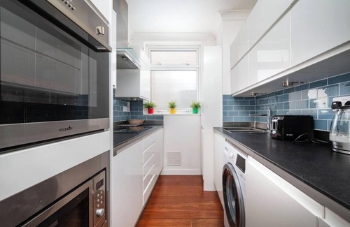 Copers Cope Apartment | Cozy One-Bedroom Flat in Bromley