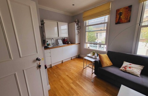 Latchmere Apartment | Cozy one-bedroom flat in Clapham Junction.