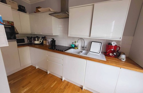 Latchmere Apartment | Cozy one-bedroom flat in Clapham Junction.