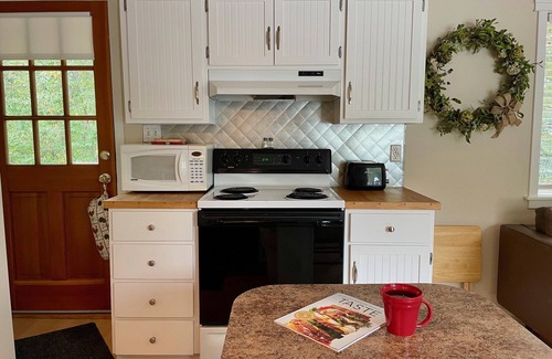 Hailey House | Cozy One bedroom, King bed, One bath house in Hailey near the Big Wood River