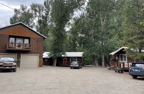 Hailey House | Cozy One bedroom, King bed, One bath house in Hailey near the Big Wood River