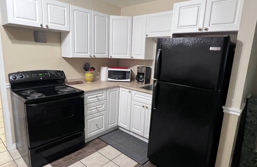 Victoria House | Cozy one bedroom suite with hot tub and pool (summer) access