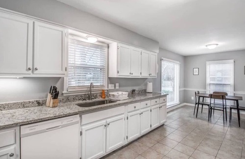 Cordova House | Cozy Patio, Mins to Downtown! Cordova Colonial