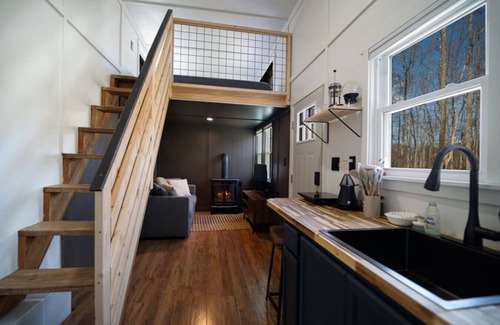 Sylva House | Cozy, Peaceful Hideout, Sauna, Hiking, and Great Food!