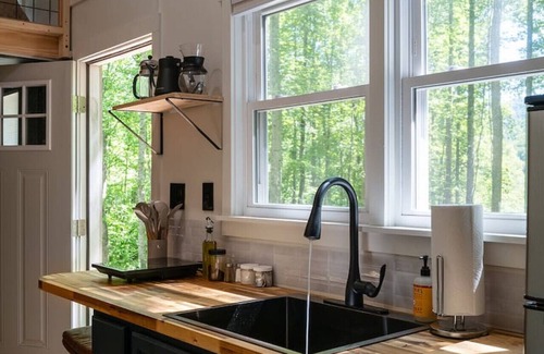 Sylva House | Cozy, Peaceful Hideout, Sauna, Hiking, and Great Food!