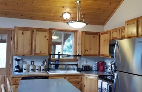 Darby Cabin | Cozy & Peaceful Painted Rocks Lake Cabin w/Hot Tub adjacent to West Fork River
