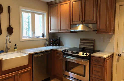 Londonderry House | Cozy Peru home in walking distance to village