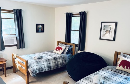 Jim Thorpe Cottage | Cozy, pet-friendly 3-bedroom plus office sleeps up to 10!