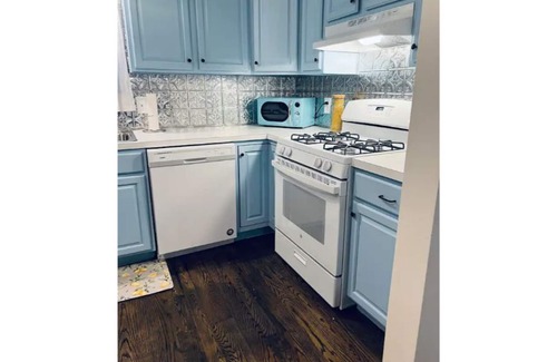 Jim Thorpe Cottage | Cozy, pet-friendly 3-bedroom plus office sleeps up to 10!