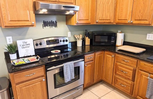 Ellensburg House | Cozy Pet-Friendly Cowboy House