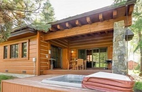 Tamarack Ski Chalet | Cozy Pet Friendly Cottage with POMA lift access | Vaulted Ceilings | Spectacular Mountain Views