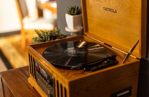 Parma House | Cozy, pet friendly, Mid-Century style home loaded with books, movies, games.