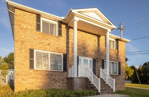 Parma House | Cozy, pet friendly, Mid-Century style home loaded with books, movies, games.