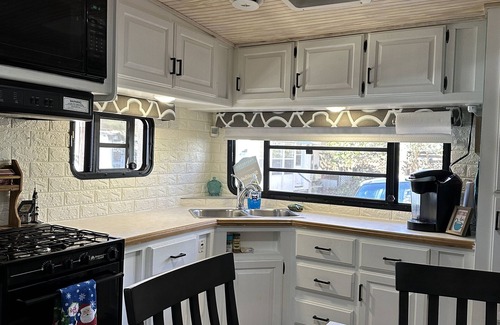 Cleveland House | Cozy Pet Friendly Mountain Camper RV with amentities in Cleveland Ga near lake