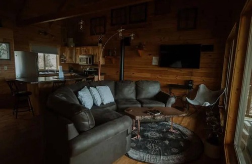 Mindoro Cabin | Cozy Pettinger Cabin @ Highest Elevation in CTY