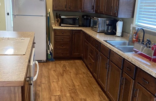 Venice Boat Rental | Cozy, Picturesque Houseboat with Great Entertainment Area