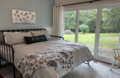Brooksville House | Cozy "Pine Cottage" on 100+ acre Cattle Ranch, 40 min from Tampa! Sleeps up to 6