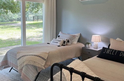 Brooksville House | Cozy "Pine Cottage" on 100+ acre Cattle Ranch, 40 min from Tampa! Sleeps up to 6