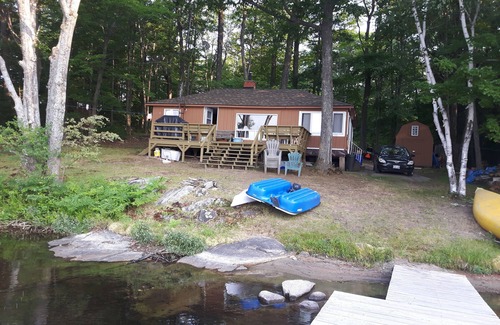Muskoka Lakes House | Cozy Pine Waterfront Cottage, the lake is at your doorstep