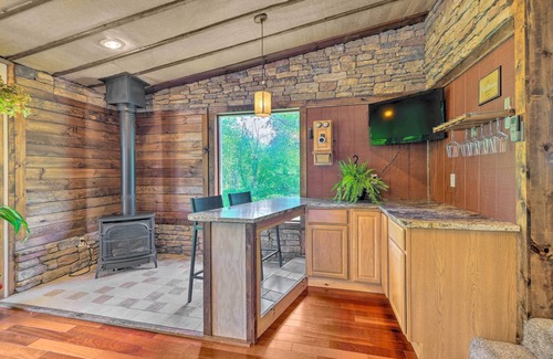 Albrightsville Cottage | Cozy Poconos Cottage w/Hot Tub Near Lake Harmony!