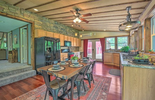 Albrightsville Cottage | Cozy Poconos Cottage w/Hot Tub Near Lake Harmony!