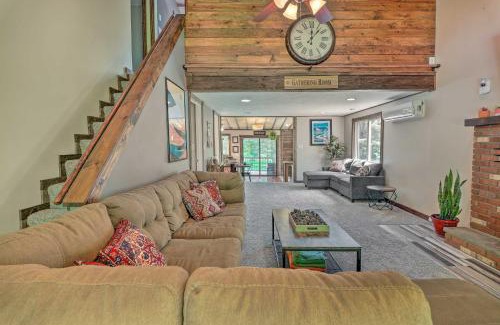 Albrightsville House | Cozy Poconos Cottage with Hot Tub Near Lake Harmony!