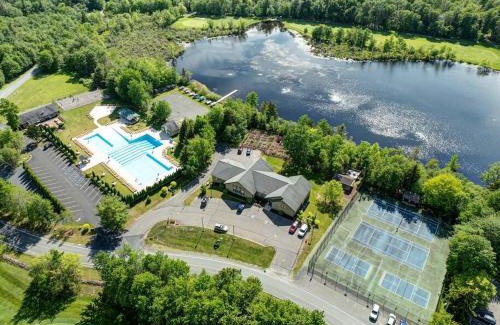 Tobyhanna House | Cozy Poconos Retreat Hot tub, Game room and igloo