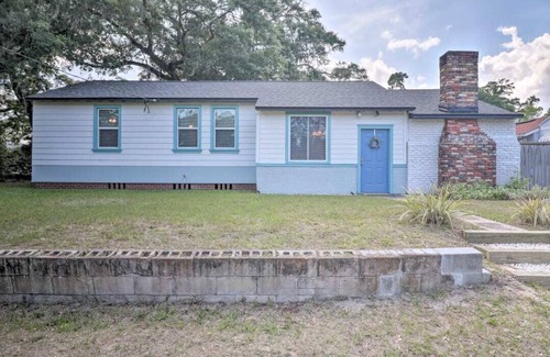 Lake Forest Cottage | Cozy pool house minutes to the Zoo!