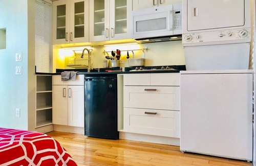 Durham Apartment | Cozy Poolside Studio